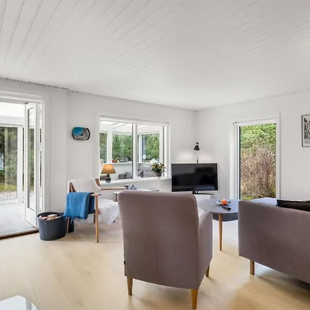 Eliene - 500m From The Sea By Interhome